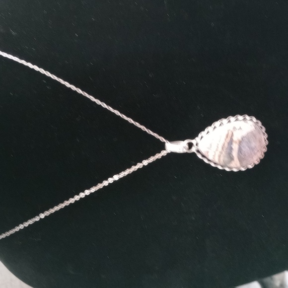 Elegant Multicolor Stone Pendant Necklace - Picture 10 of 11